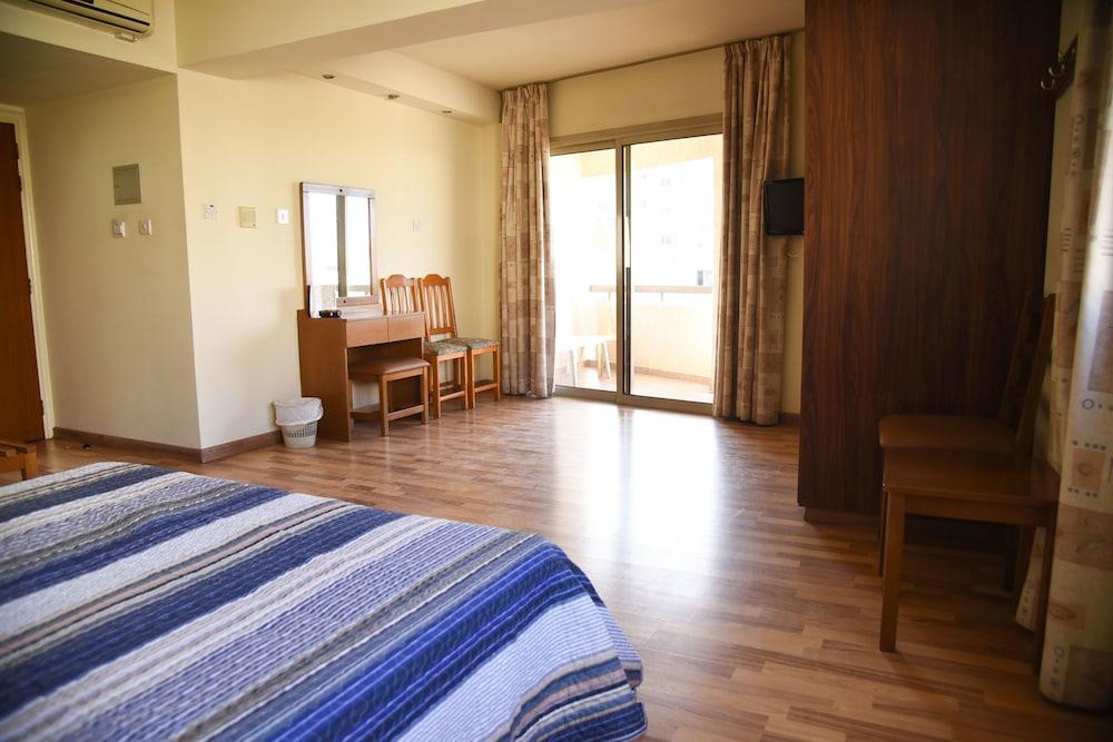 Elysso Hotel Larnaca Exterior photo